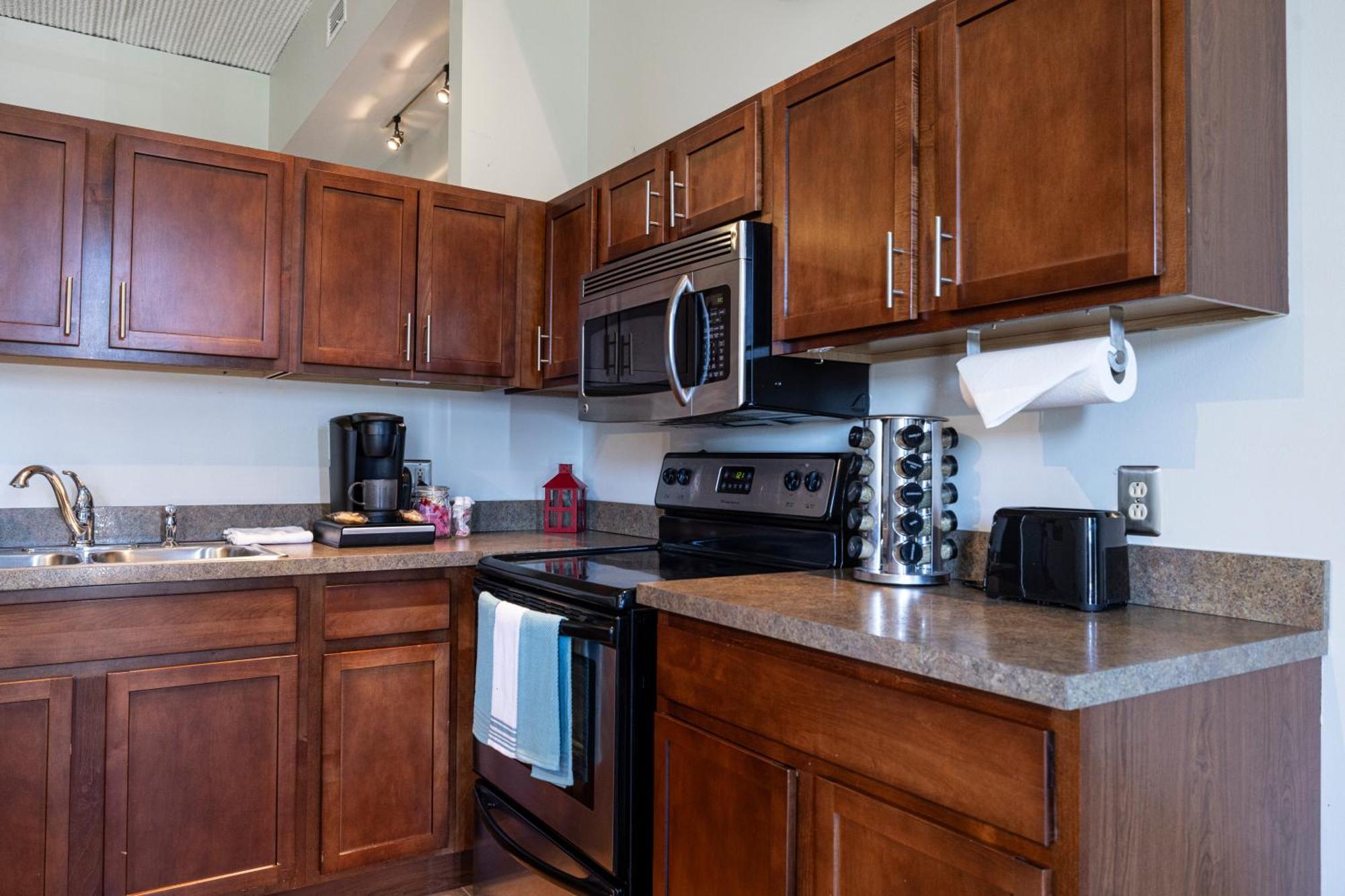 Cle Rock Haven - Play, Work, Whirlpool Tub Escape * Cleveland