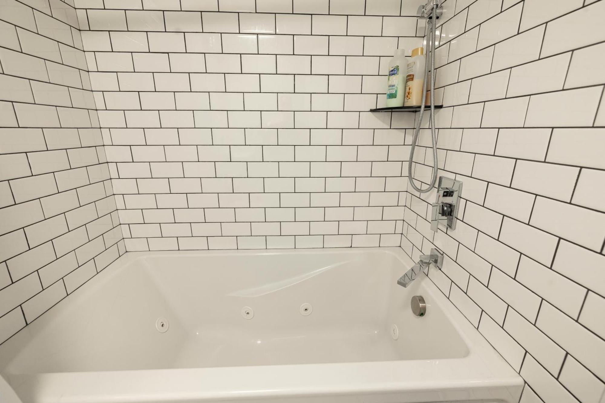Apartment Cle Rock Haven - Play, Work, Whirlpool Tub Escape Cleveland