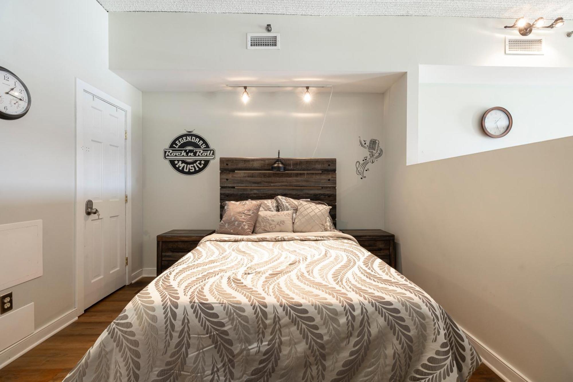 Apartment Cle Rock Haven - Play, Work, Whirlpool Tub Escape *