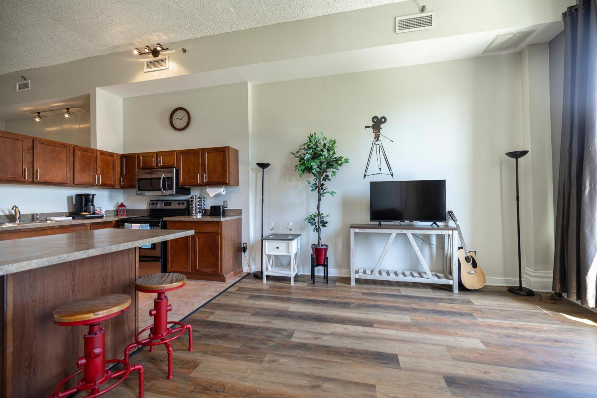 Cle Rock Haven - Play, Work, Whirlpool Tub Escape * Cleveland