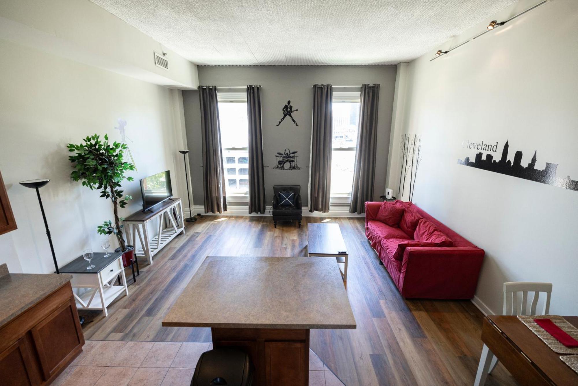 Cle Rock Haven - Play, Work, Whirlpool Tub Escape Apartment *