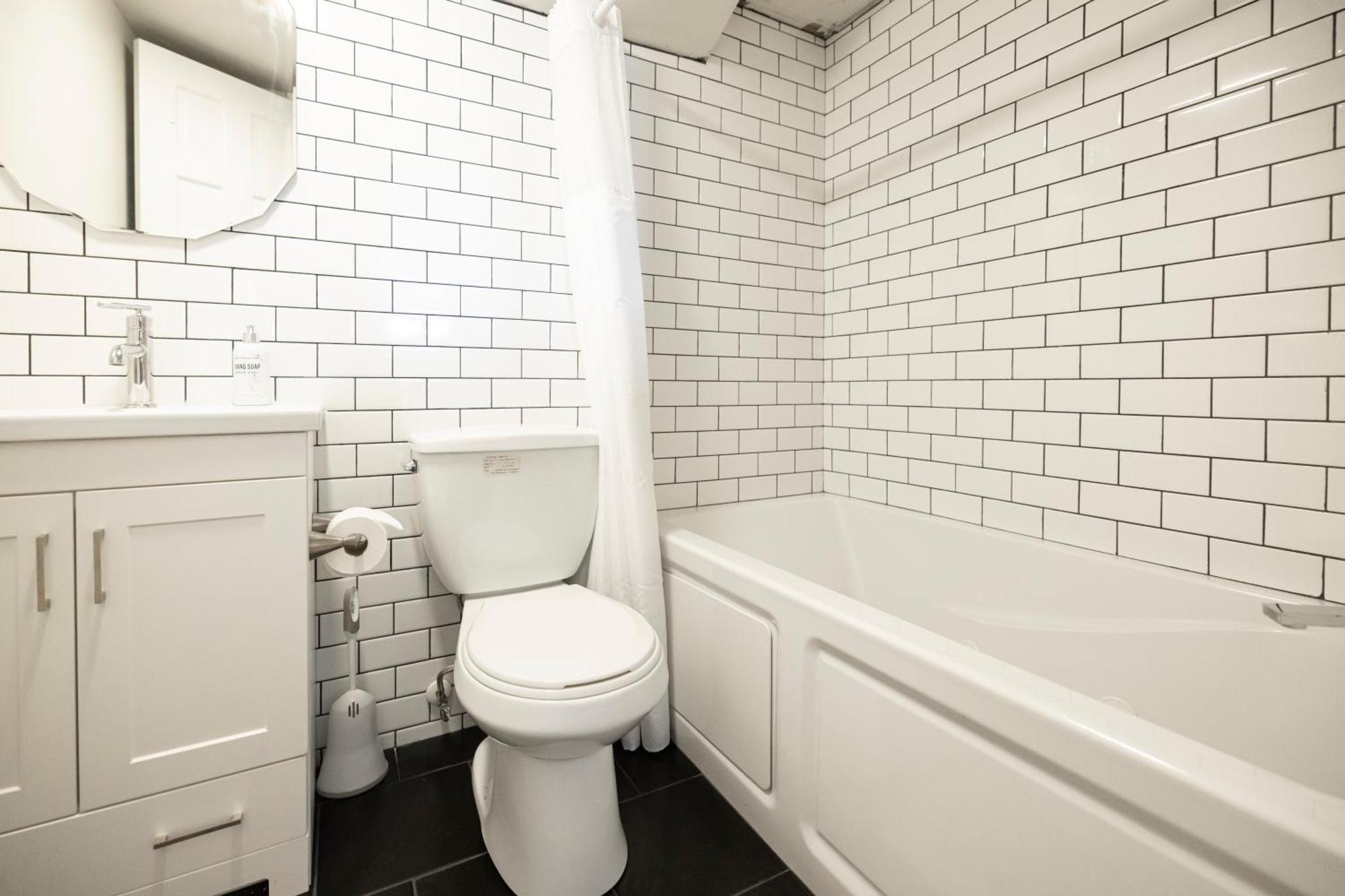 Apartment Cle Rock Haven - Play, Work, Whirlpool Tub Escape