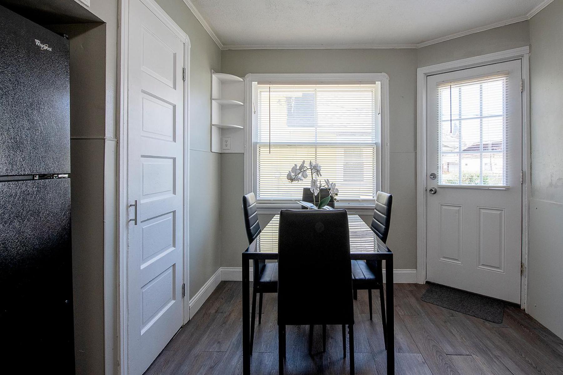 Holiday home The Rubi Lounge: Modern Brooklyn Escape With Parking & High-speed Wi-fi Cleveland