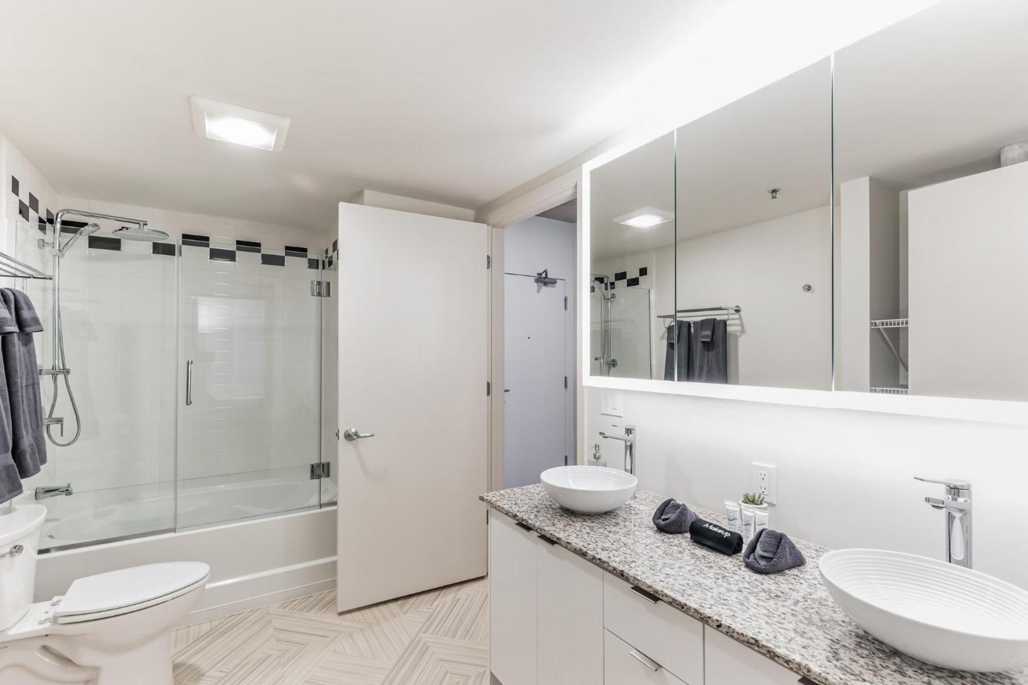Dt Delight Downtown Living 2bd2ba Endless Access Apartment