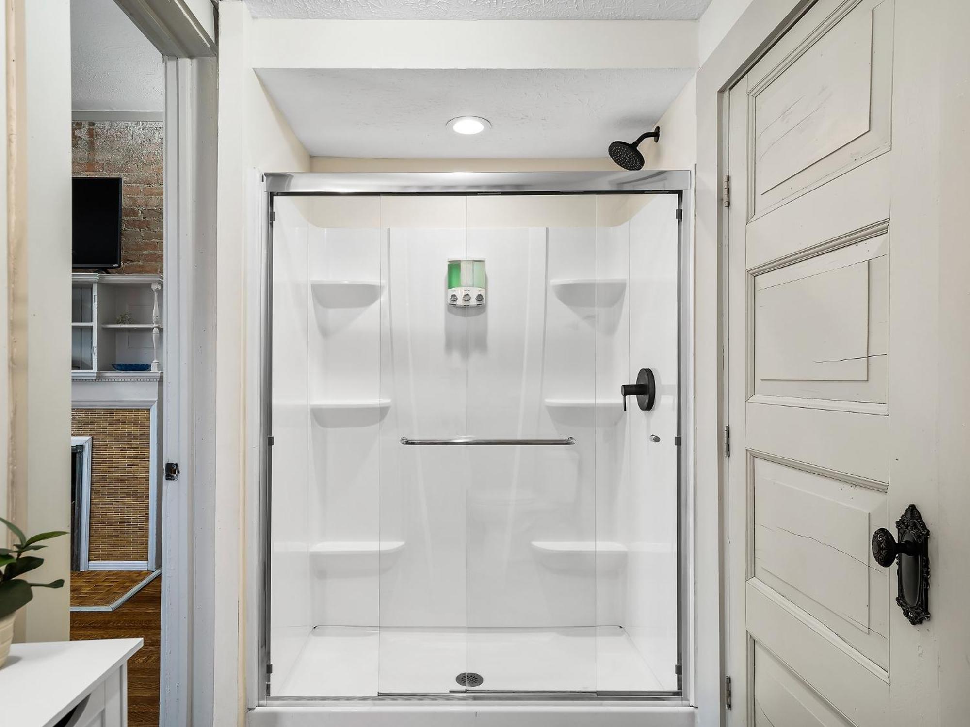 Apartment Carriage Manor - Sun Soaked 1br - Close To Ccf Cleveland
