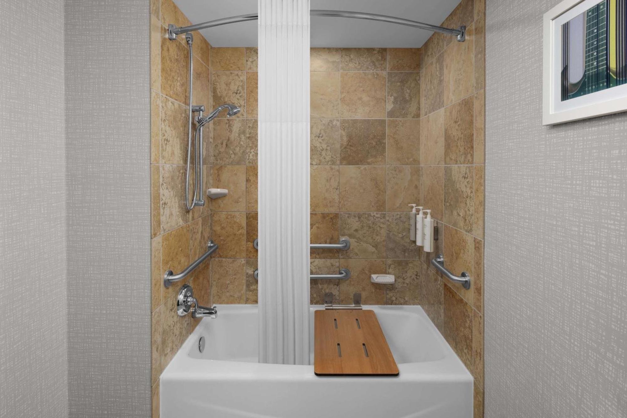 Hampton Cleveland-downtown 3*
