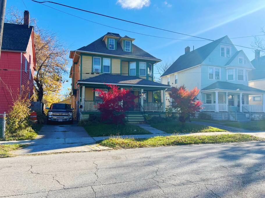 With Jay - Cozy First Floor Homestay Cleveland