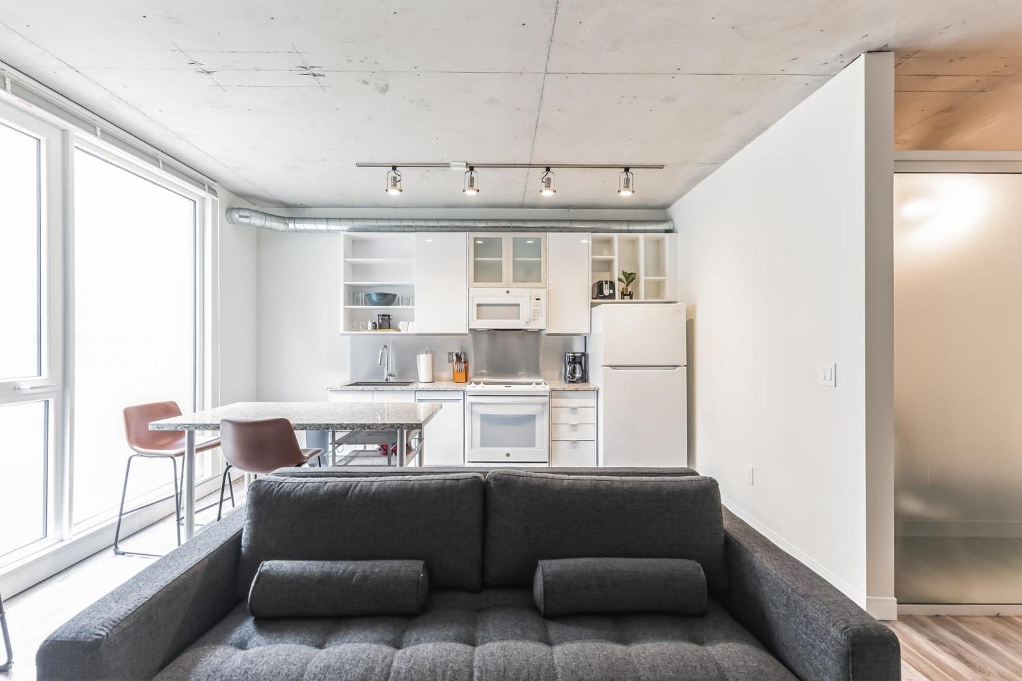 Apartment Dt Delight Downtown Living One-bedroom Endless Access