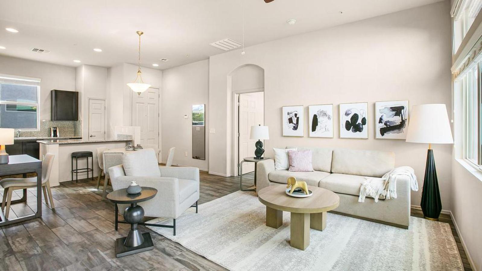 Landing At La Collina - 2 Bedrooms In Circle Apartment Cleveland