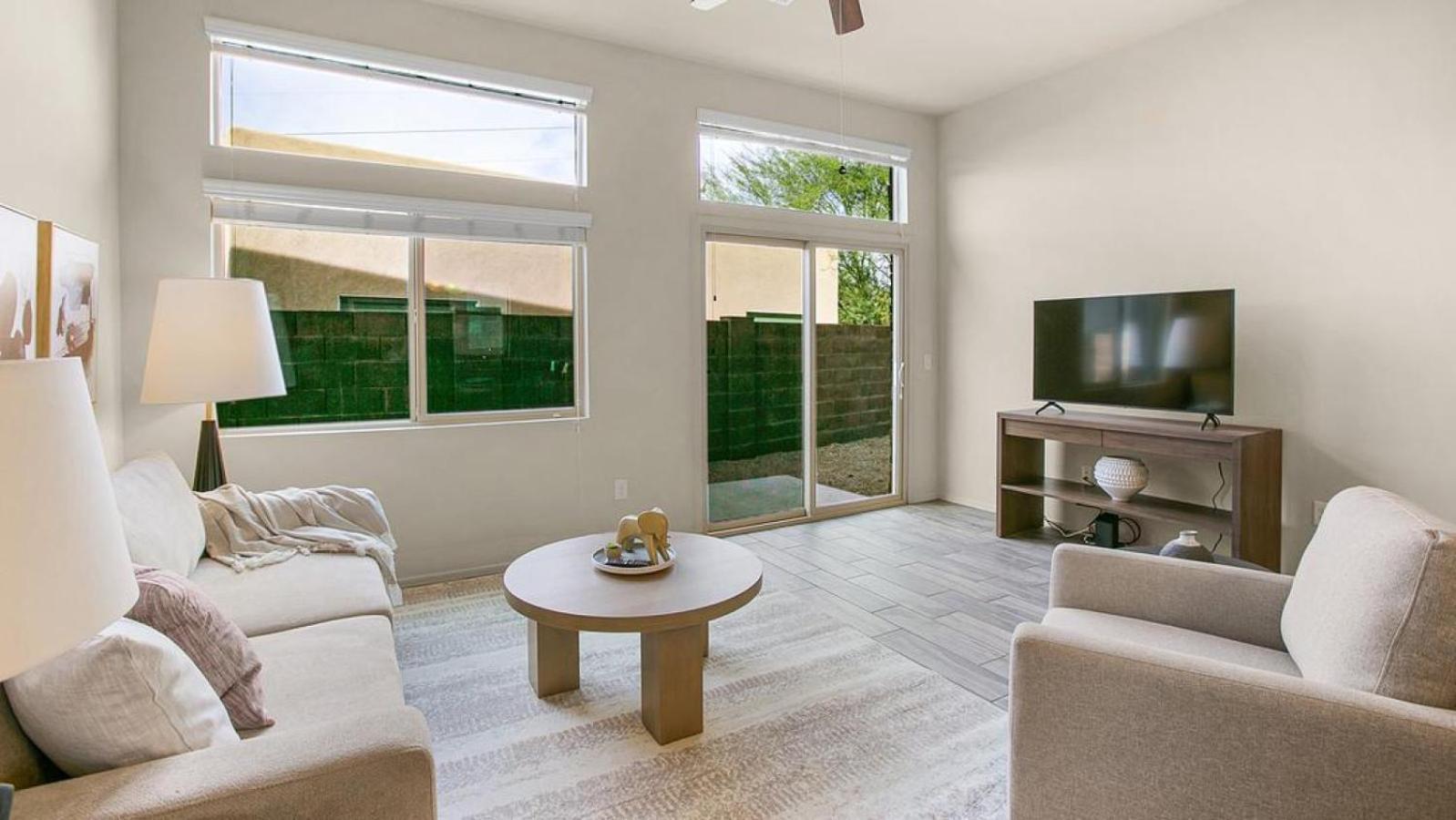 Landing At La Collina - 2 Bedrooms In Circle Apartment