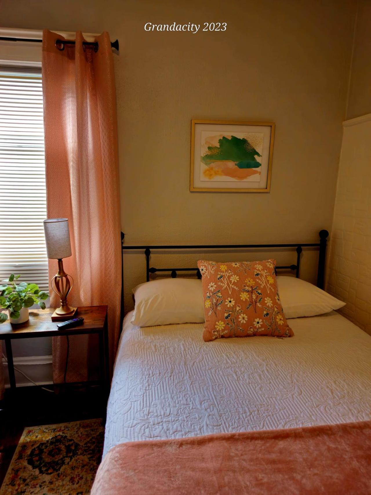 Lovely! Near Cleve Clinic/uh/cwru/dwntwn W/porch * Cleveland