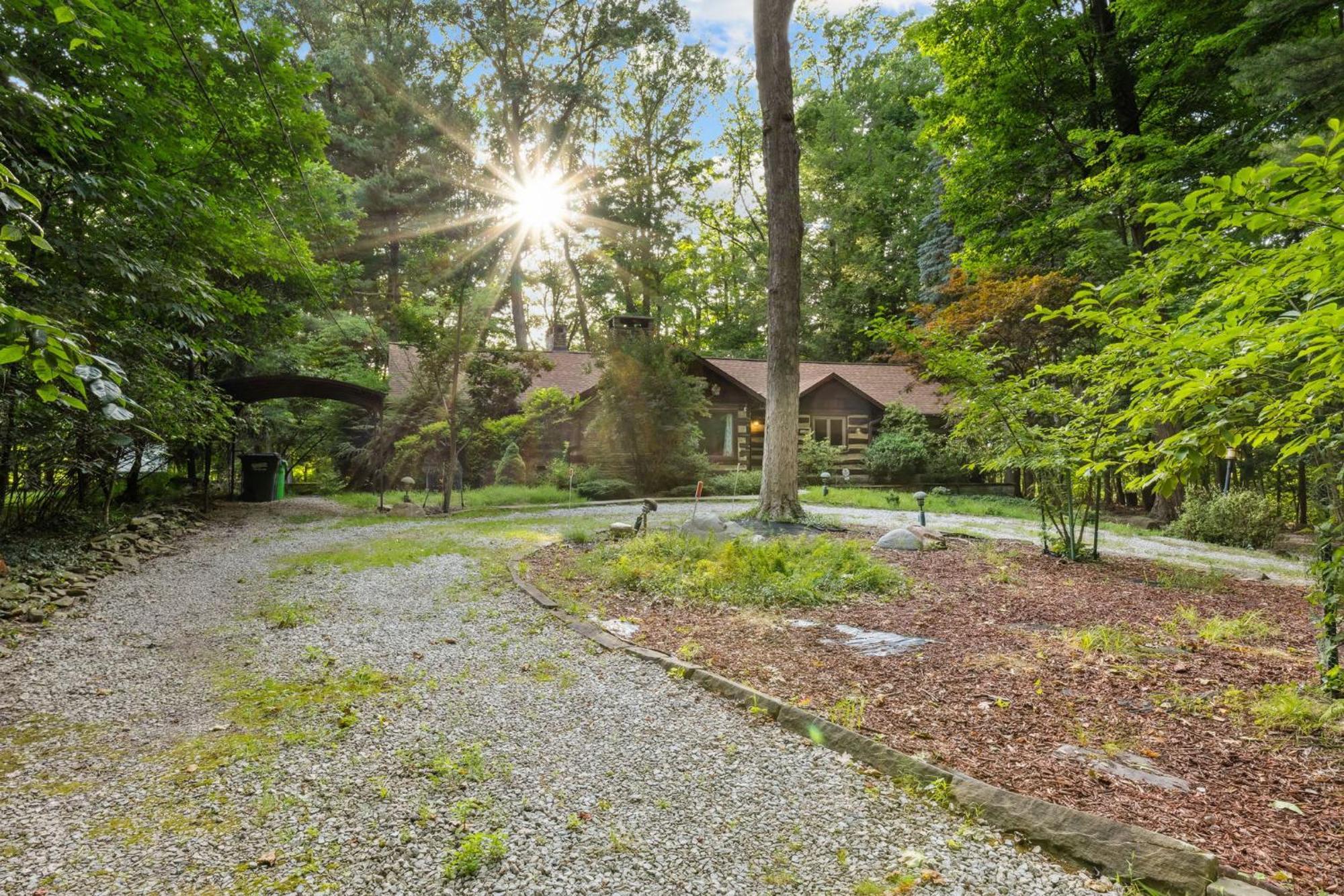Log - Natures Oasis - Fire Pit & Gazebo * Cleveland