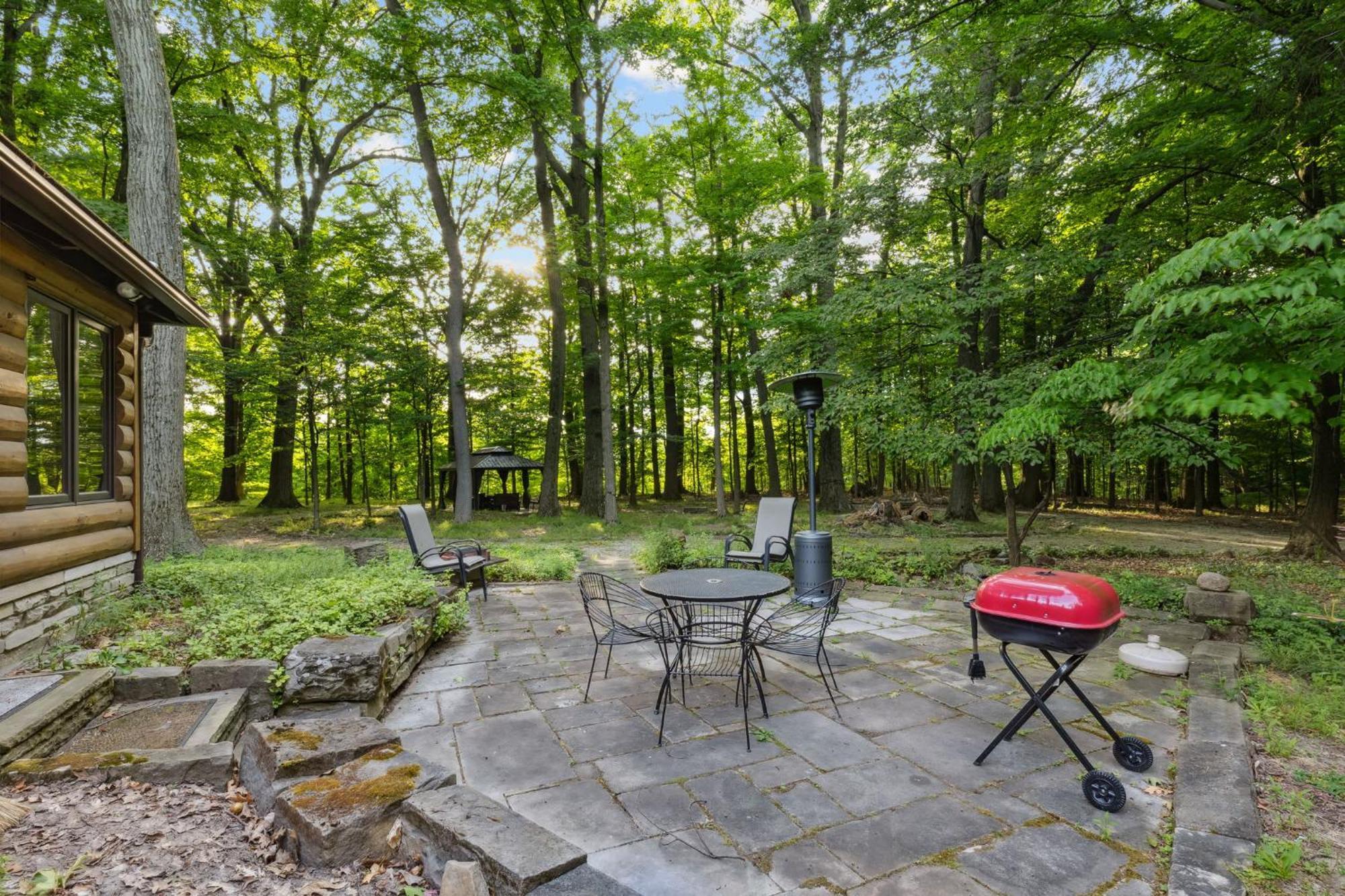 Log - Natures Oasis - Fire Pit & Gazebo Holiday home