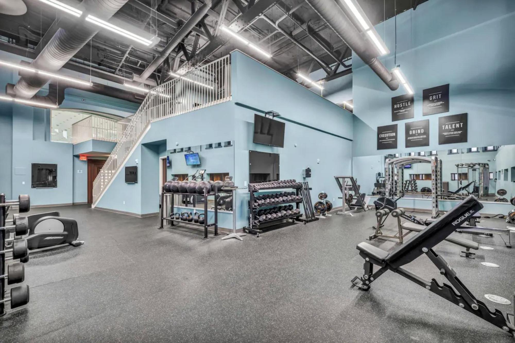Heart Of Dt With Free Pool & Steam Gym Luxe 812 * Cleveland