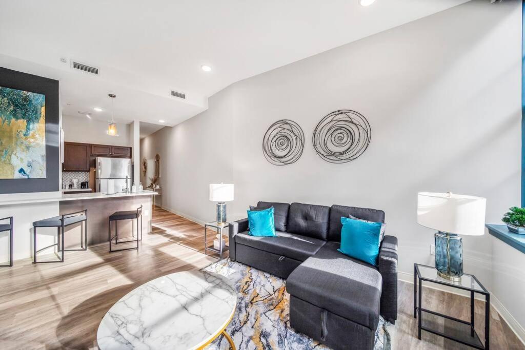 413- Heart Of Dt With Free Heated Pool And Gym Luxe Apartment