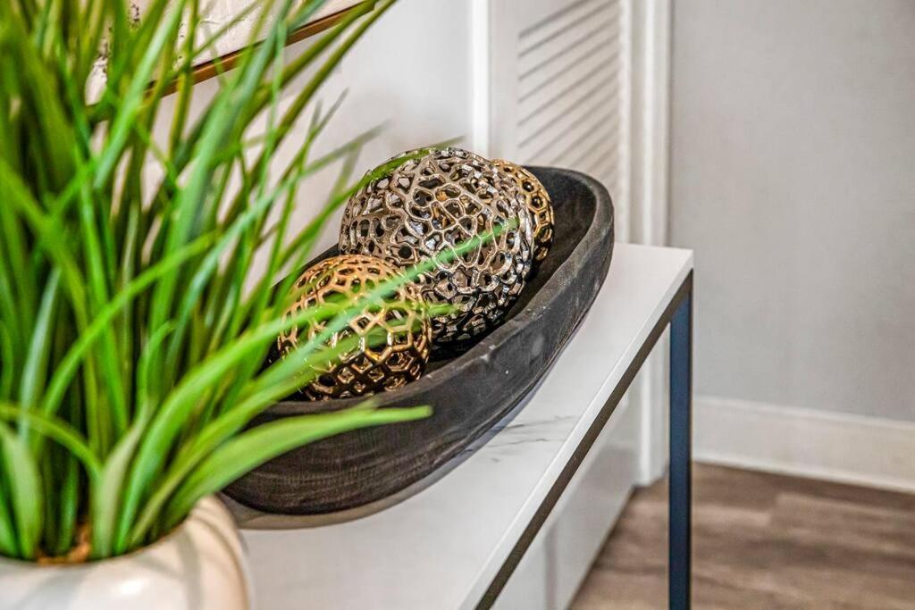 Apartment Heart Of Dt With Free Pool & Steam Gym Luxe 812