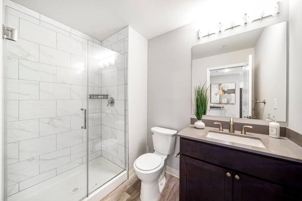 Heart Of Dt With Free Pool & Steam Gym Luxe 812 Apartment