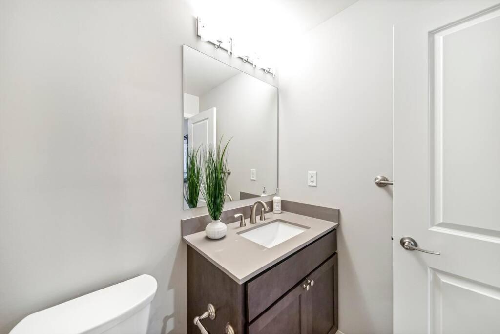 Heart Of Dt With Free Pool & Steam Gym Luxe 812 Apartment *