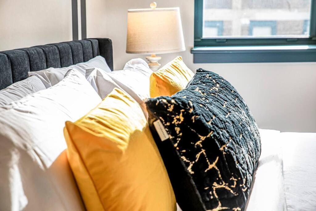 Heart Of Dt With Free Pool & Steam Gym Luxe 812 Cleveland