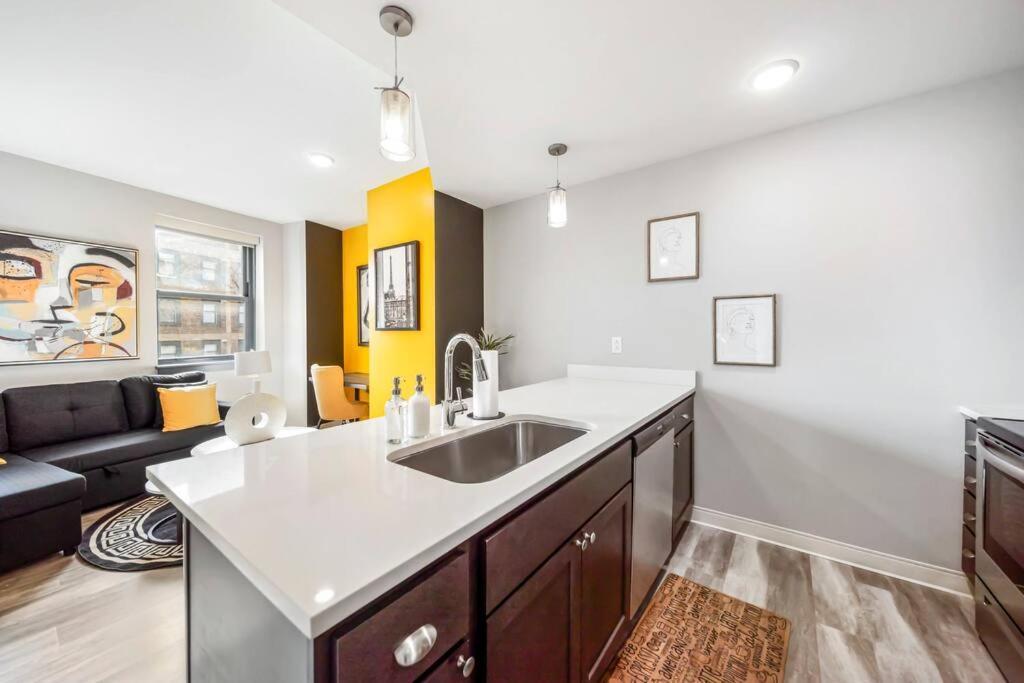 Heart Of Dt With Free Pool & Steam Gym Luxe 812