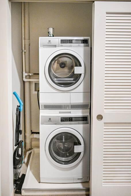 Heart Of Dt With Free Pool & Steam Gym Luxe 812 Apartment Cleveland