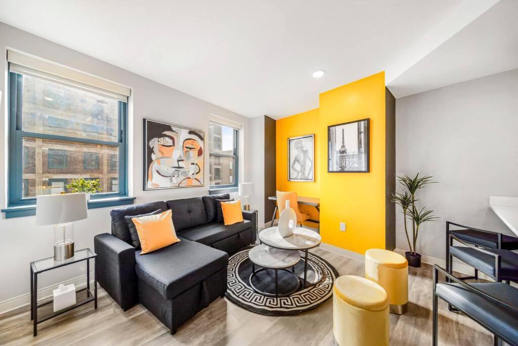 Apartment Heart Of Dt With Free Pool & Steam Gym Luxe 812