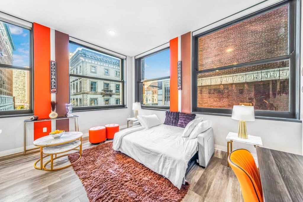 Apartment Heart Of Dt With Corner View And With Free Pool & Steam 307 Cleveland