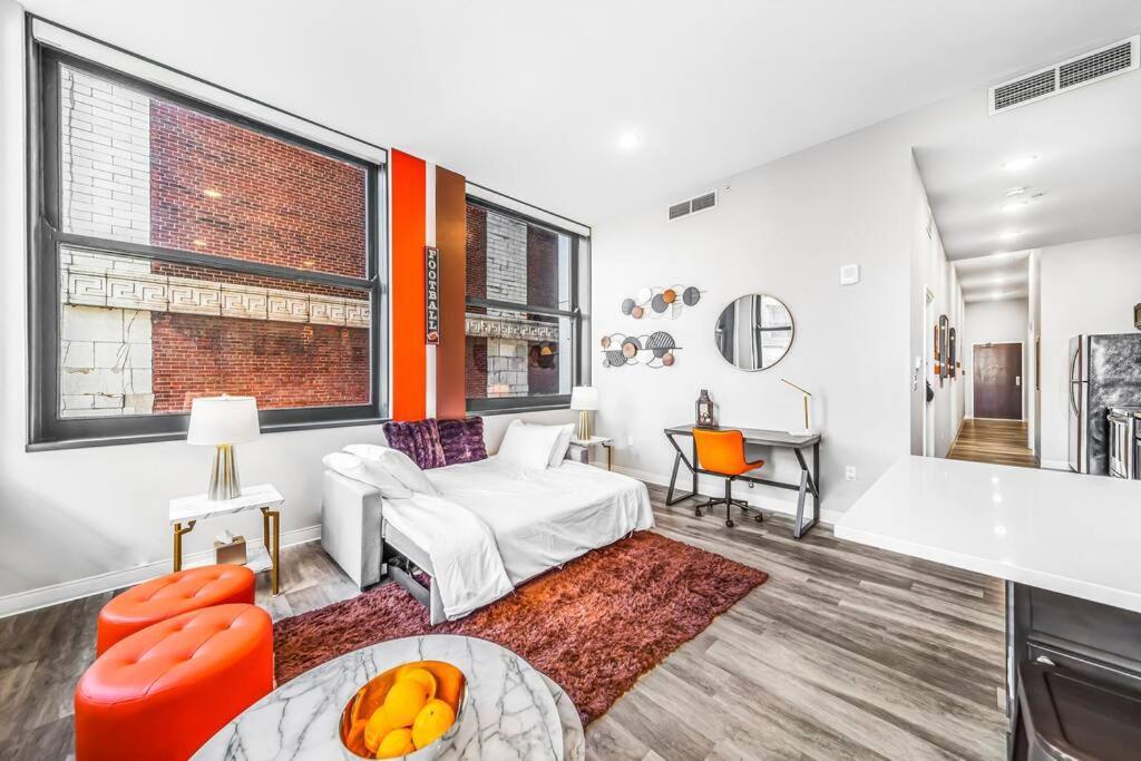 Apartment Heart Of Dt With Corner View And With Free Pool & Steam 307 Cleveland