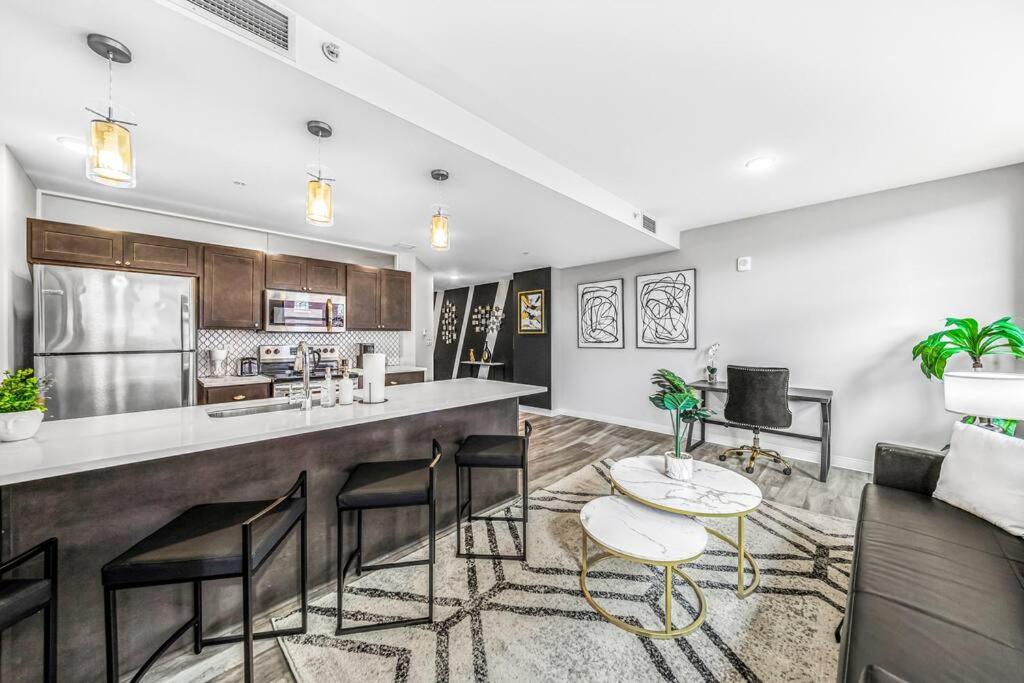 2br Unit With Game Machine With Pool And Gym Access-602 Apartment Cleveland