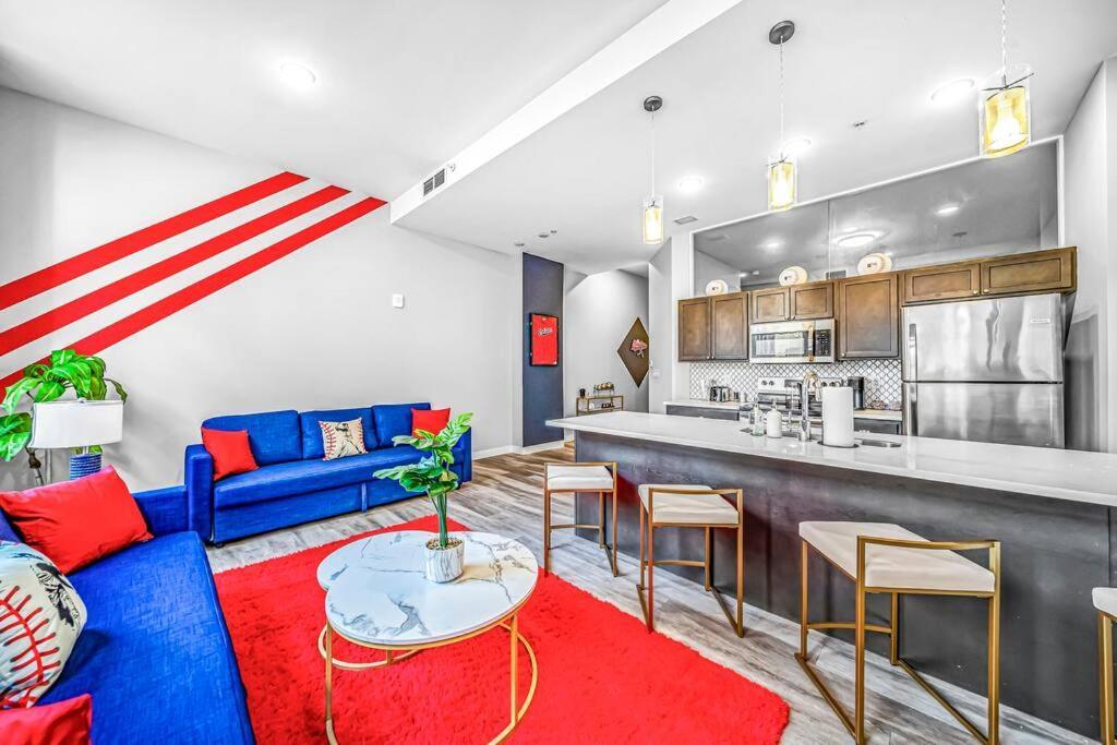 Apartment 2br Unit In The Heart Of Dt With View Of Playhouse Square, Pool & Gym Access- 305 Cleveland