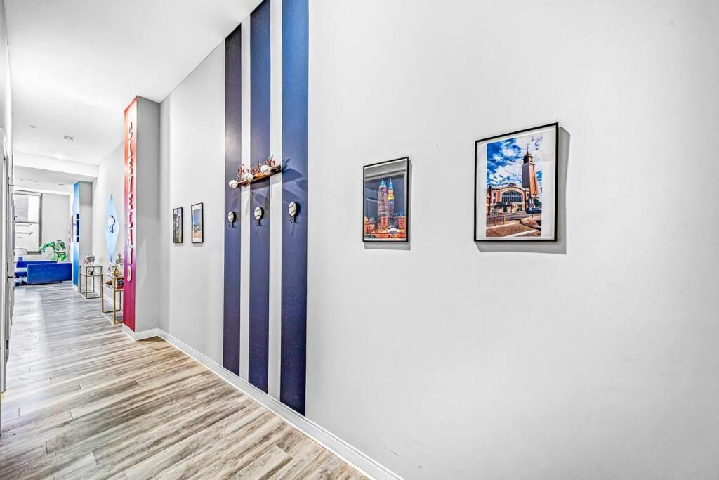Apartment 2br Unit In The Heart Of Dt With View Of Playhouse Square, Pool & Gym Access- 305 *