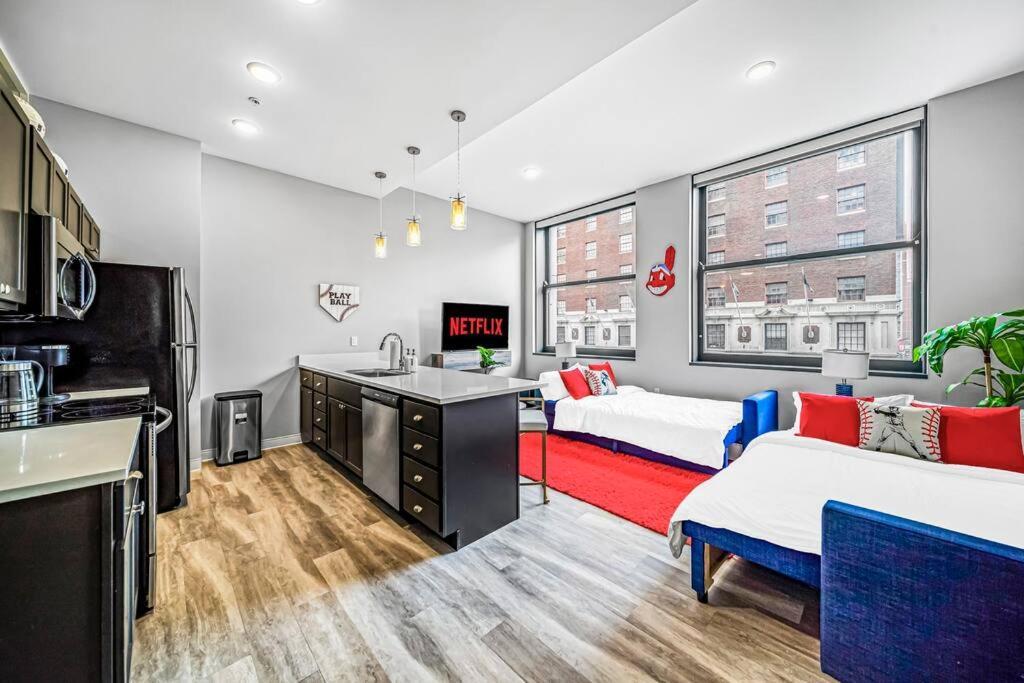 2br Unit In The Heart Of Dt With View Of Playhouse Square, Pool & Gym Access- 305 Apartment Cleveland