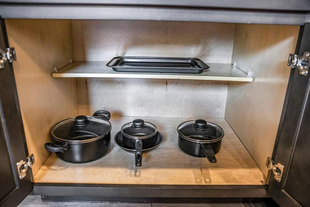 Apartment 2br Unit In The Heart Of Dt On Playhouse Square, With Pool And Gym Access-1106 *