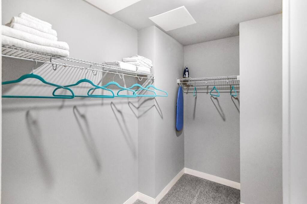 Apartment 2br Unit In The Heart Of Dt On Playhouse Square, With Pool And Gym Access-1106 Cleveland