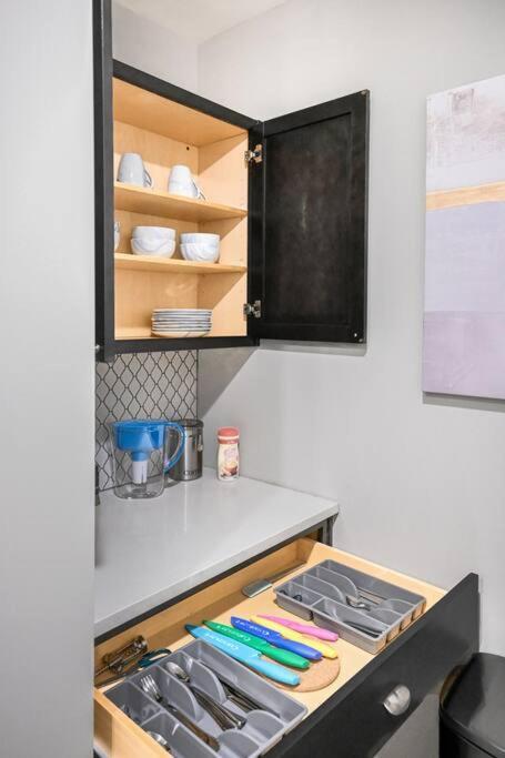 2br Unit In The Heart Of Dt On Playhouse Square, With Pool And Gym Access-1106 Apartment *