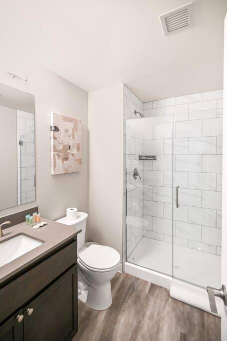Apartment 2br Unit In The Heart Of Dt On Playhouse Square, With Pool And Gym Access-1106