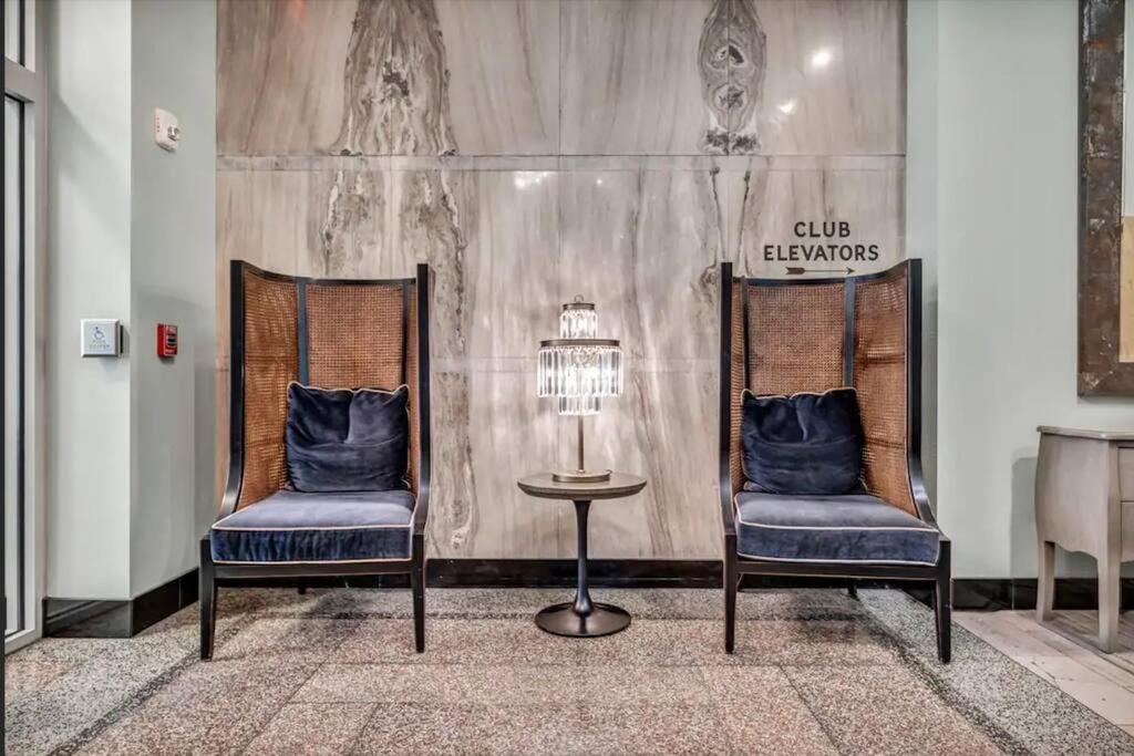 Apartment 2br Unit In The Heart Of Dt On Playhouse Square, With Pool And Gym Access-1106