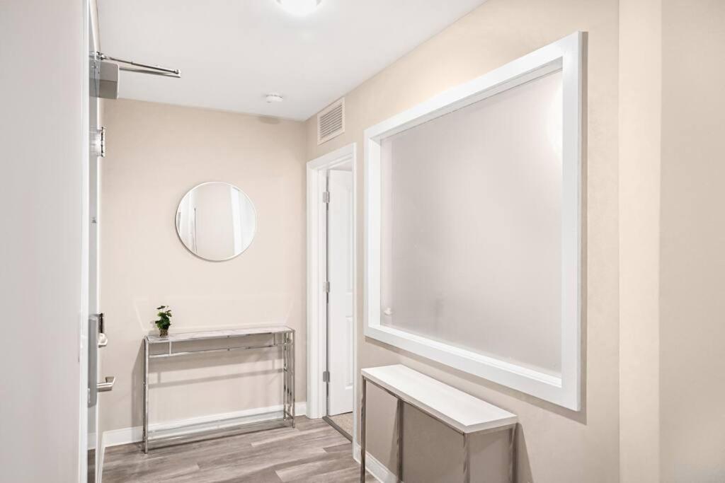2br Unit In The Heart Of Dt On Playhouse Square, With Pool And Gym Access-1106 Cleveland
