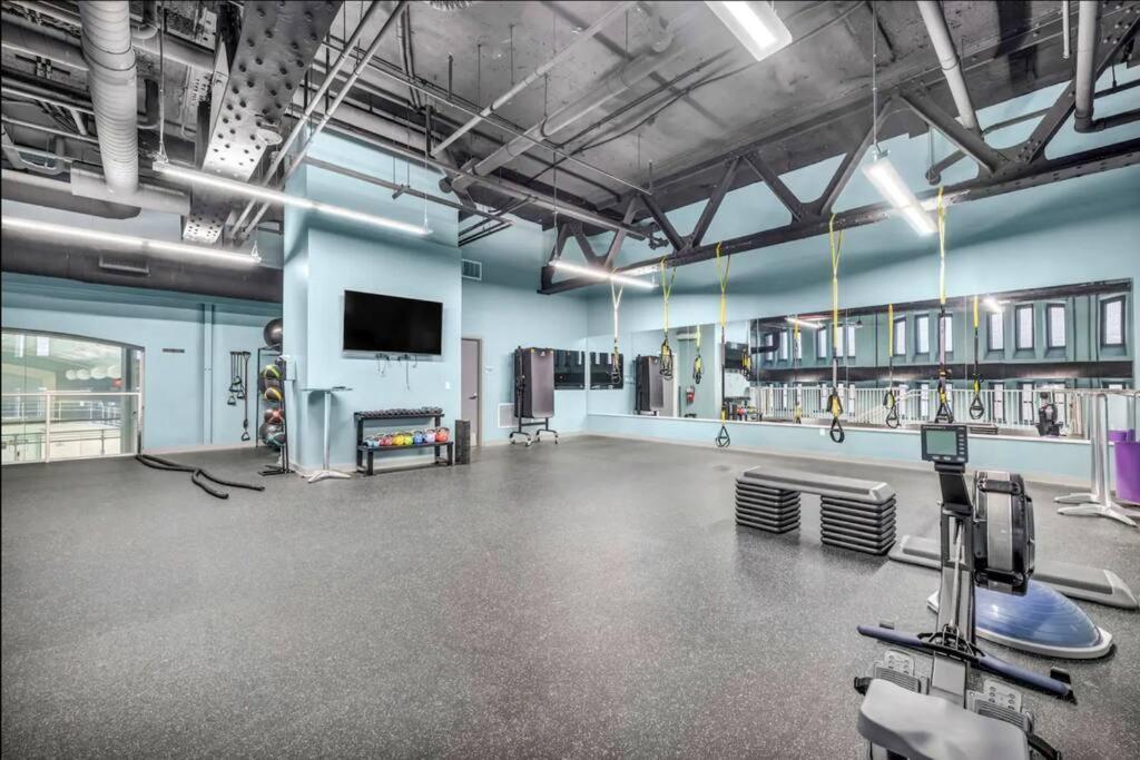 2br Unit In The Heart Of Dt On Playhouse Square, With Pool And Gym Access-1106