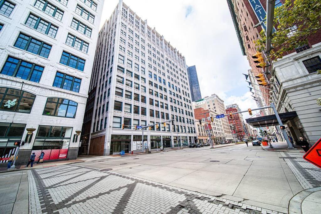 2br Unit In The Heart Of Dt On Playhouse Square, With Pool And Gym Access-1106 Apartment