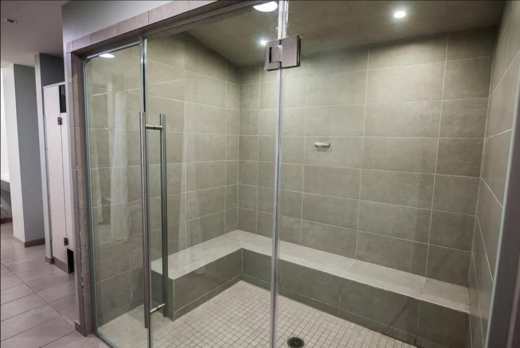 Apartment 2br Unit In The Heart Of Dt On Playhouse Square, With Pool And Gym Access-1106