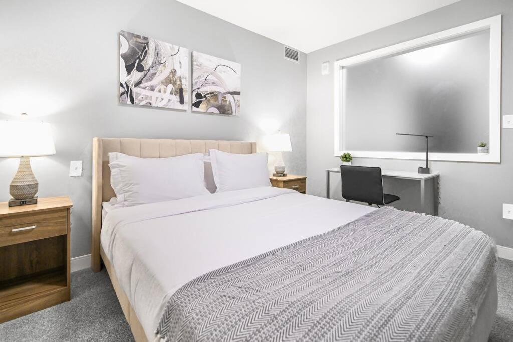 2br Unit In The Heart Of Dt On Playhouse Square, With Pool And Gym Access-1106