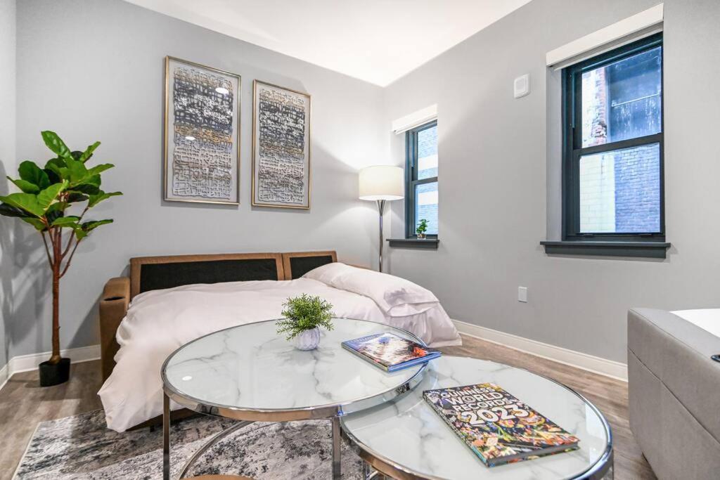 Apartment 2br Unit In The Heart Of Dt On Playhouse Square, With Pool And Gym Access-1106 *