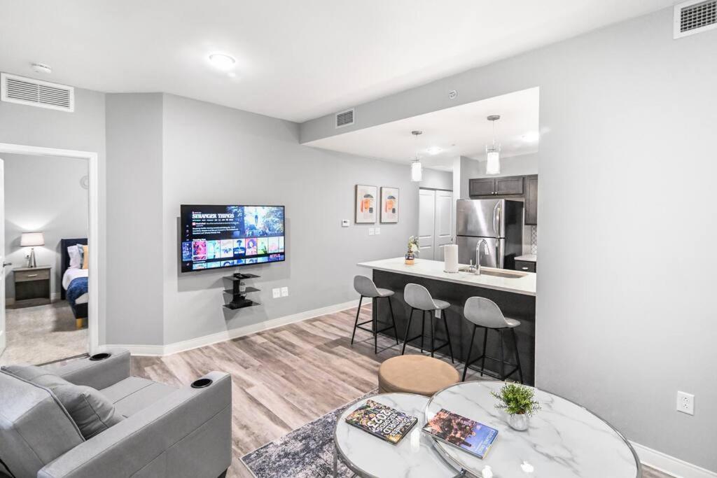 2br Unit In The Heart Of Dt On Playhouse Square, With Pool And Gym Access-1106 Apartment *