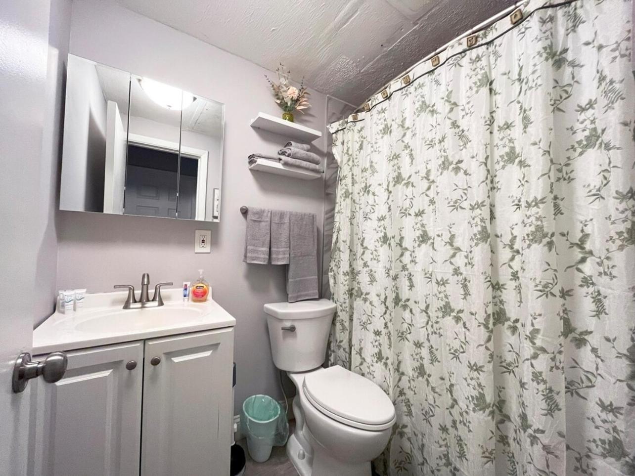 Local Modern Getaway - Ground Floor Cleveland