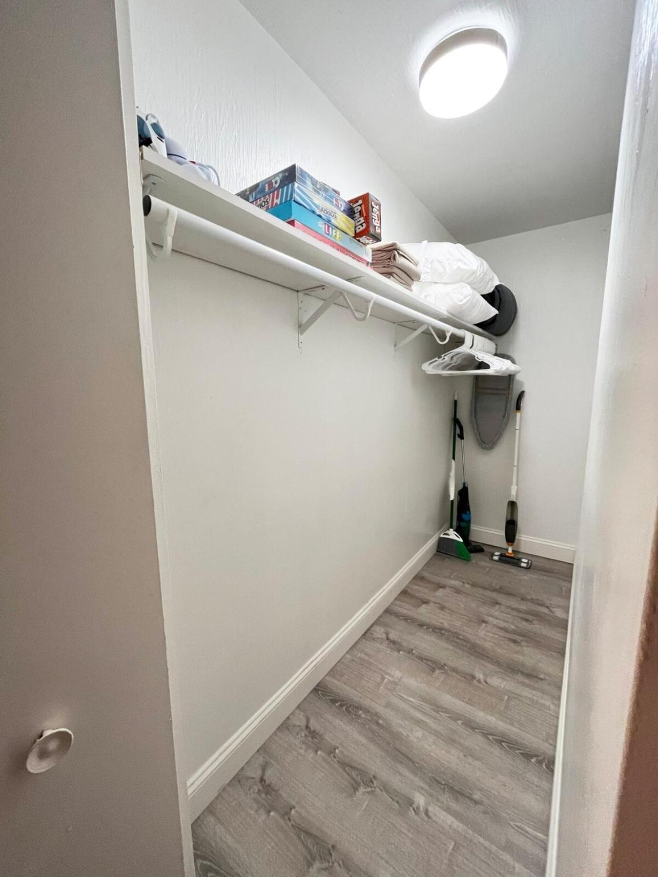 Apartment Local Modern Getaway - Ground Floor Cleveland
