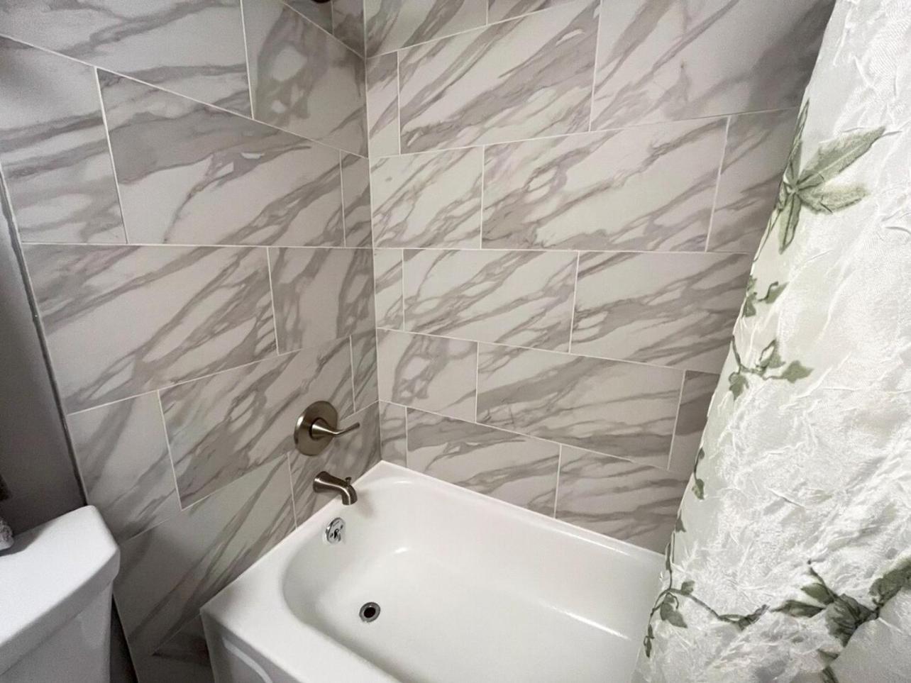 Local Modern Getaway - Ground Floor * Cleveland