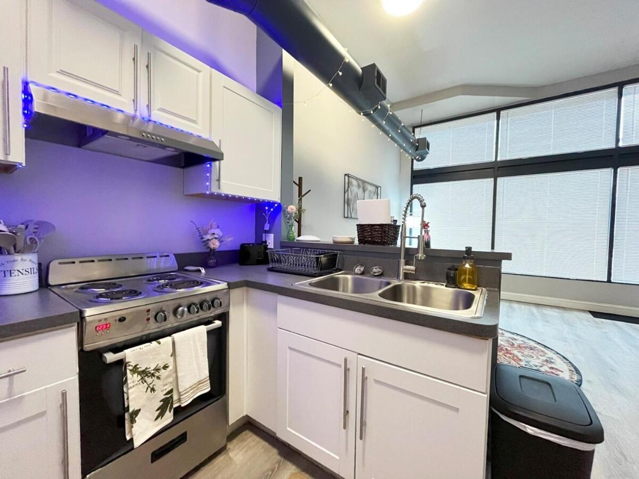 Local Modern Getaway - Ground Floor *