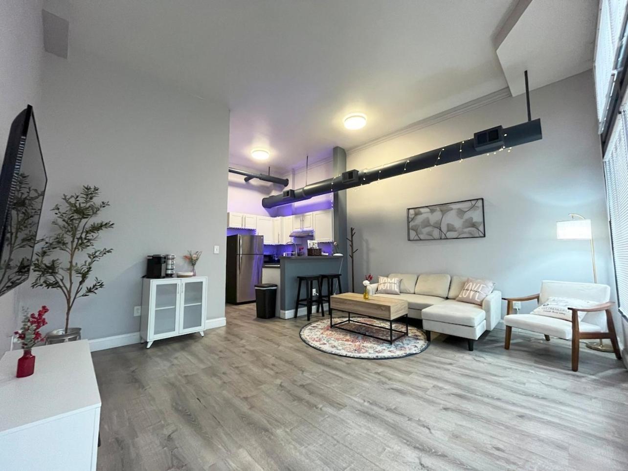 Local Modern Getaway - Ground Floor