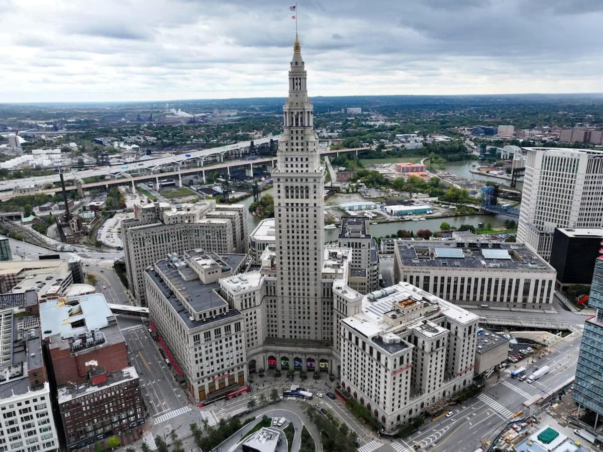 Downtown Sq Stadium Casino Rock Hall Clinic Apartment Cleveland